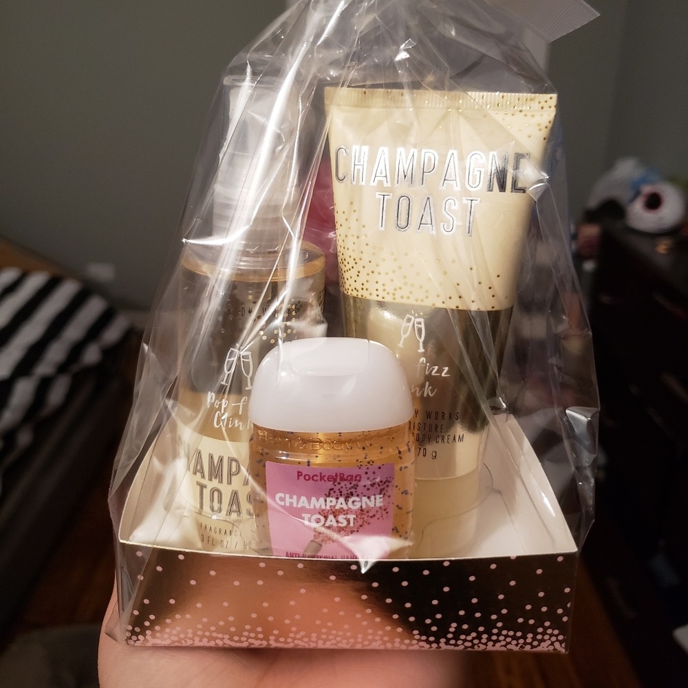 B&BW Champagne Toast bundle gift set